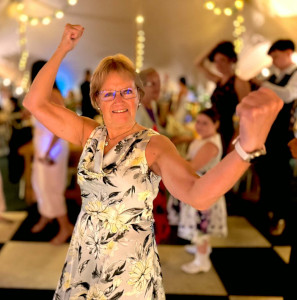 A Wedding Their Way: Jen & Lee’s Lakeside Celebration at Barnacles