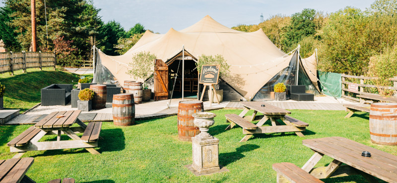 A Wedding Their Way: Jen & Lee’s Lakeside Celebration at Barnacles