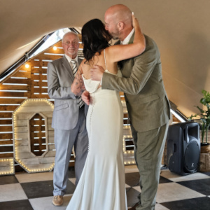 A Wedding Their Way: Jen & Lee’s Lakeside Celebration at Barnacles